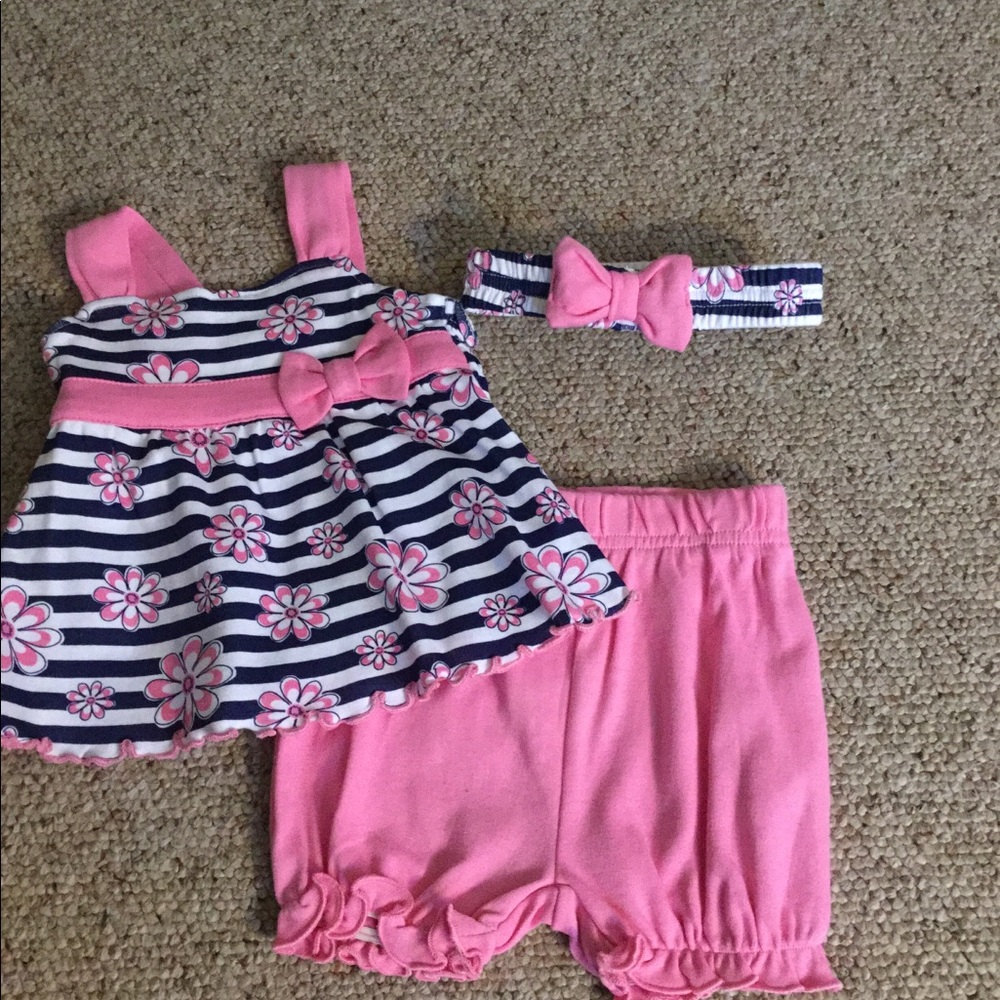 New girls 3-6 mo. Pink and navy summer set